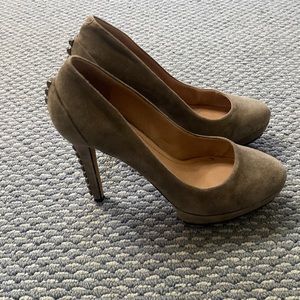Vince Camuto size 6.5 grey suede pumps with stubs up the back of the 4in heel